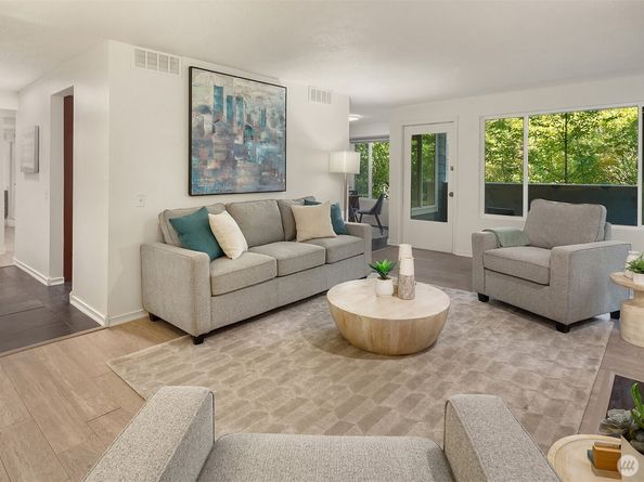 17417 Ashworth Avenue N 203, Shoreline WA 98133