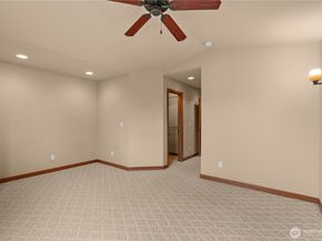 14819 35th Avenue W 6, Lynnwood WA 98087