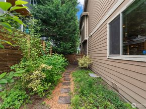 14819 35th Avenue W 6, Lynnwood WA 98087