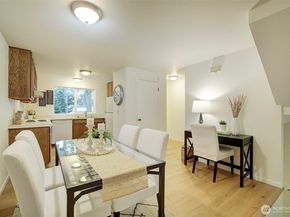 918 N 165th Street 6, Shoreline WA 98133