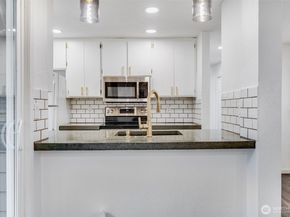 2219 14th Avenue W 202, Seattle WA 98119