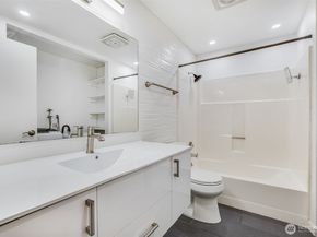2219 14th Avenue W 202, Seattle WA 98119