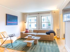 5810 NE Cowen Place 305, Seattle WA 98105