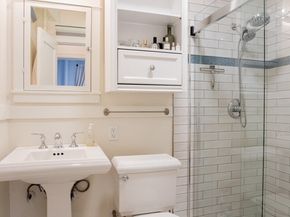 5810 NE Cowen Place 305, Seattle WA 98105