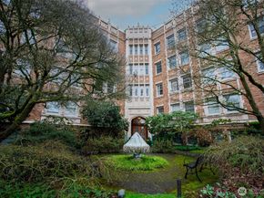 5810 NE Cowen Place 305, Seattle WA 98105