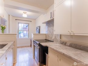 5810 NE Cowen Place 305, Seattle WA 98105