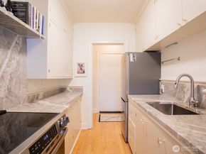 5810 NE Cowen Place 305, Seattle WA 98105