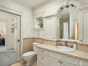 8772 Sand Point Way NE, Seattle WA 98115