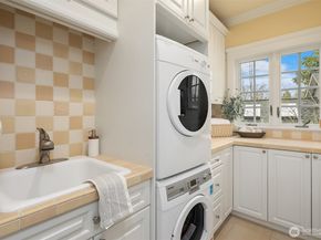 8772 Sand Point Way NE, Seattle WA 98115