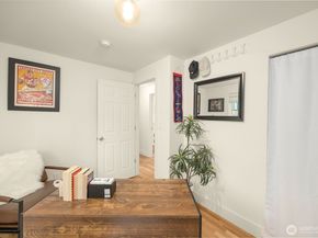 9427 8th Avenue SW 1, Seattle WA 98106