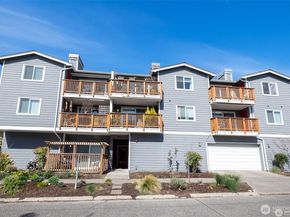 7000 Cleopatra Place NW 303, Seattle WA 98117