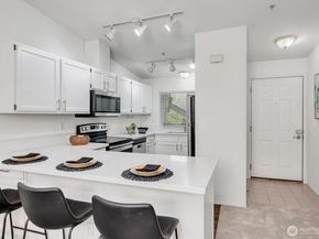 12323 NE 97th Street O, Kirkland WA 98033