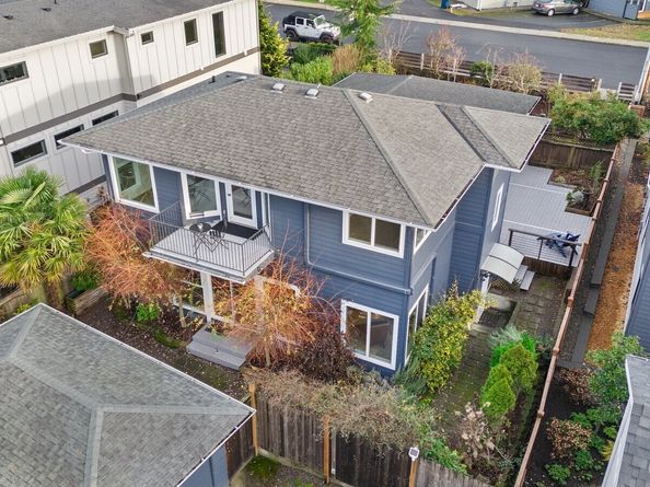 221 8th Avenue W, Kirkland WA 98033