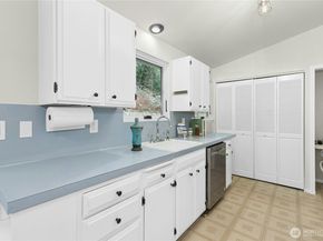 815 NE 200th Street, Shoreline WA 98155