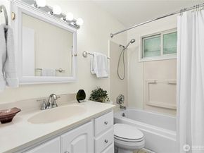 815 NE 200th Street, Shoreline WA 98155