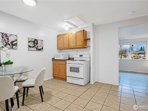 2807 NE 16th Street, Renton WA 98056