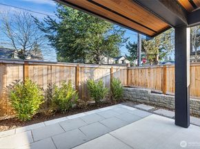 8017 126th Avenue NE B, Kirkland WA 98033