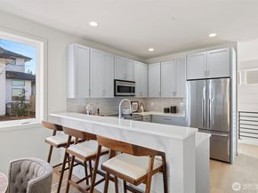 8017 126th Avenue NE B, Kirkland WA 98033