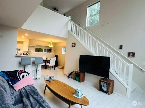 2960 142nd Place SE 2, Bellevue WA 98007