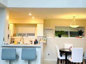 2960 142nd Place SE 2, Bellevue WA 98007