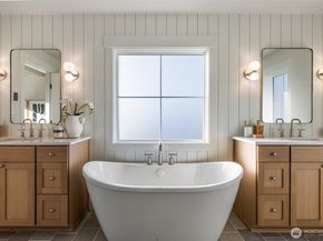 6807 54th Avenue NE, Seattle WA 98115