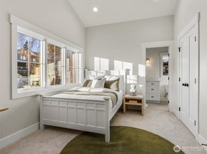 6807 54th Avenue NE, Seattle WA 98115