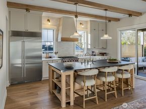 6807 54th Avenue NE, Seattle WA 98115