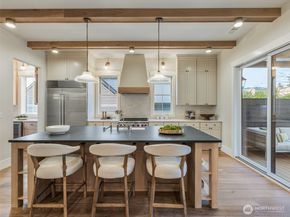 6807 54th Avenue NE, Seattle WA 98115