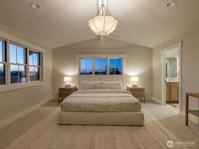 6807 54th Avenue NE, Seattle WA 98115