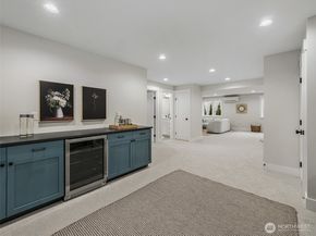 6807 54th Avenue NE, Seattle WA 98115