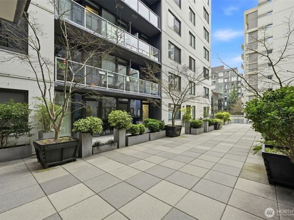76 Cedar Street 807, Seattle WA 98121