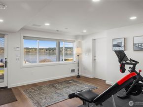 842 W Lake Sammamish Parkway SE, Bellevue WA 98008