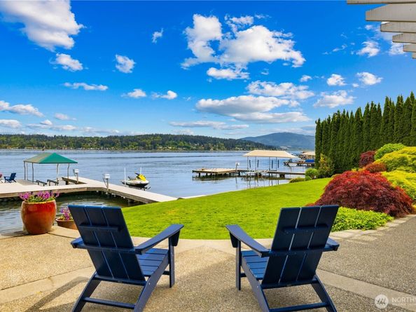 842 W Lake Sammamish Parkway SE, Bellevue WA 98008