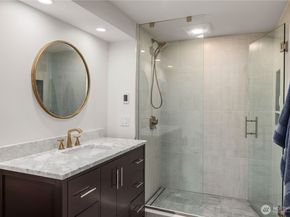 842 W Lake Sammamish Parkway SE, Bellevue WA 98008