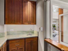 842 W Lake Sammamish Parkway SE, Bellevue WA 98008