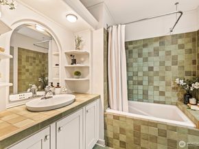 2350 10th Avenue E 227, Seattle WA 98102