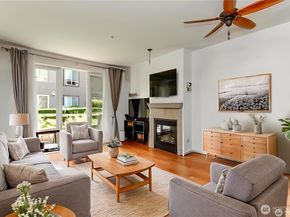 1840 25th Avenue NE 204, Issaquah WA 98029