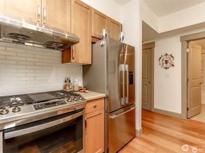 1840 25th Avenue NE 204, Issaquah WA 98029