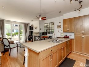 1840 25th Avenue NE 204, Issaquah WA 98029