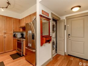 1840 25th Avenue NE 204, Issaquah WA 98029