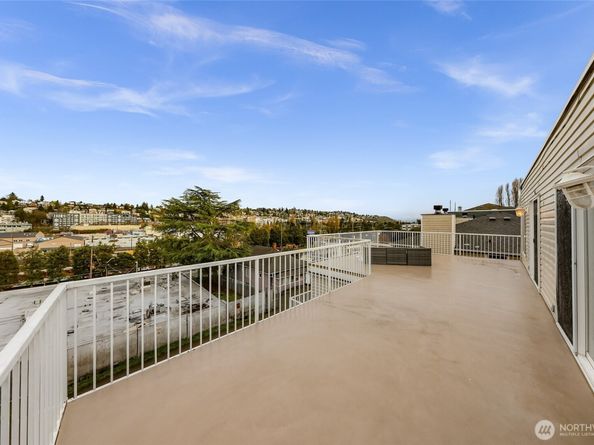 3228 21st Avenue W 300, Seattle WA 98199