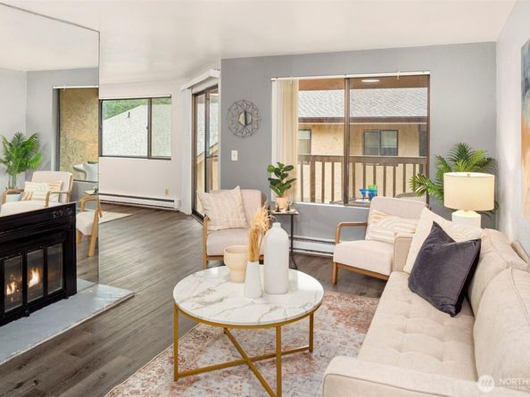 10330 SE 6TH Street A2, Bellevue WA 98004