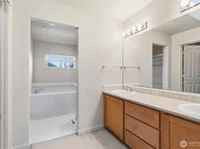 15743 NE 95th Way 53, Redmond WA 98052