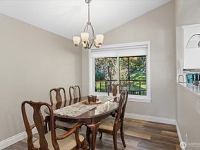 3718 NE 189th Place, Lake Forest Park WA 98155