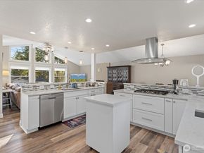 3718 NE 189th Place, Lake Forest Park WA 98155