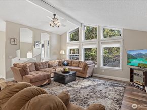 3718 NE 189th Place, Lake Forest Park WA 98155