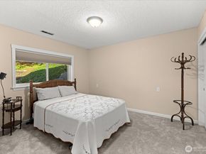 3718 NE 189th Place, Lake Forest Park WA 98155