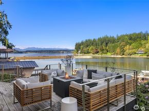 5482 Fletcher Landing NE, Bainbridge Island WA 98110