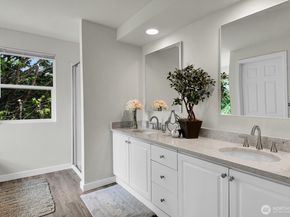 25052 SE 43rd Way, Sammamish WA 98029
