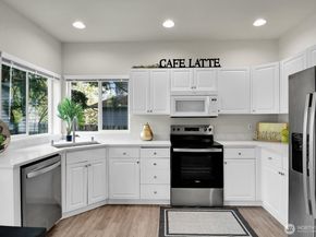 25052 SE 43rd Way, Sammamish WA 98029